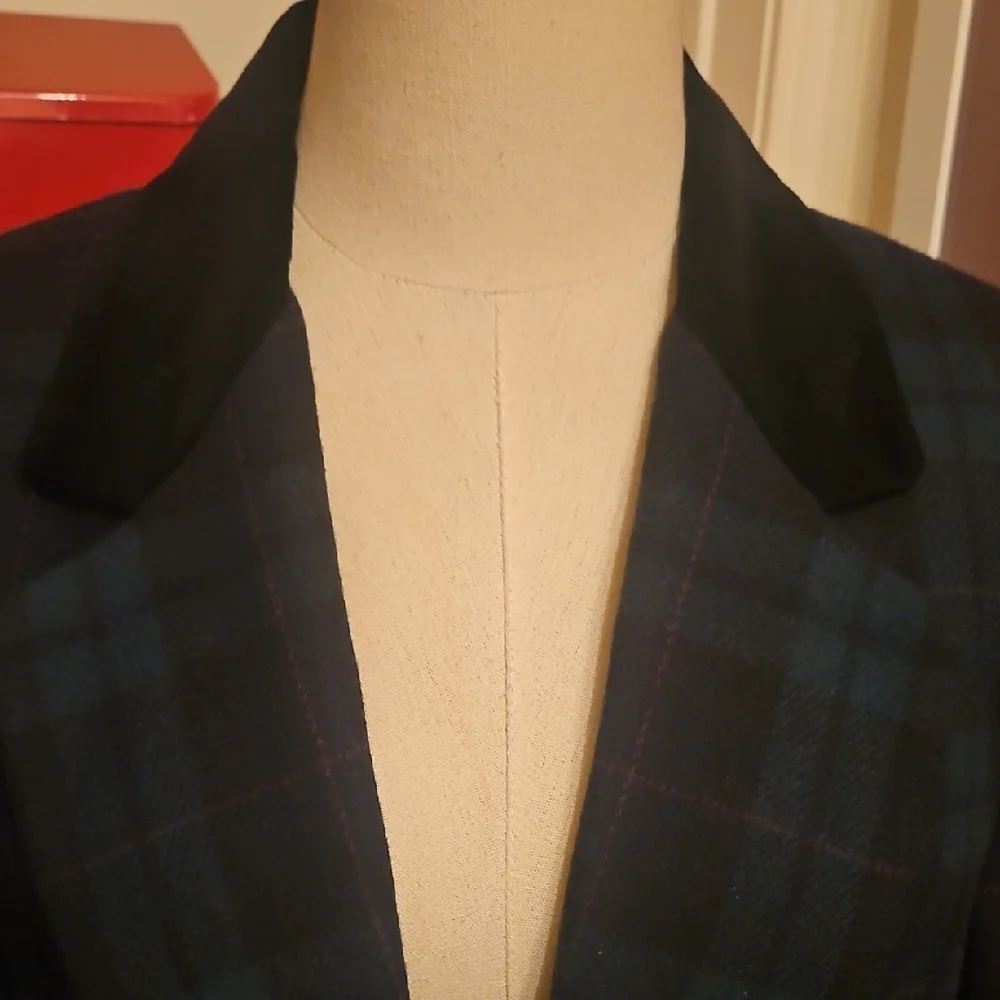 Sag Harbor Plaid Jacket with Black Accents - Picture 2 of 7